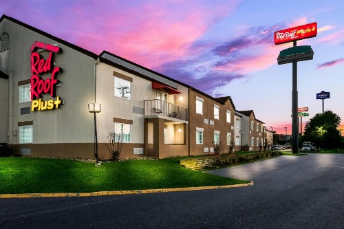 Red Roof PLUS+ & Suites Knoxville West-Cedar Bluff image 47