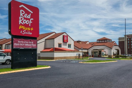 Red Roof PLUS+ & Suites Knoxville West-Cedar Bluff image 48